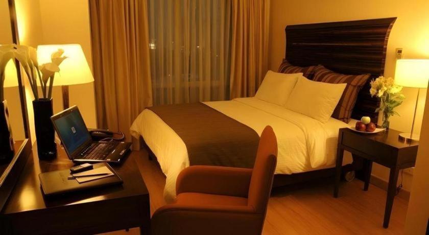 Lancaster Hotel Manila Mandaluyong Exterior photo