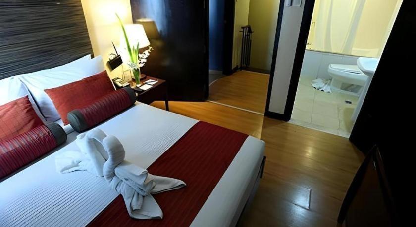 Lancaster Hotel Manila Mandaluyong Exterior photo