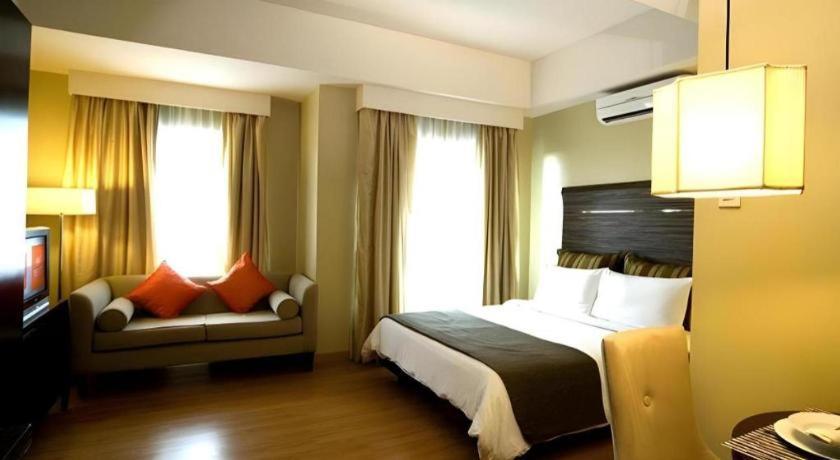 Lancaster Hotel Manila Mandaluyong Exterior photo